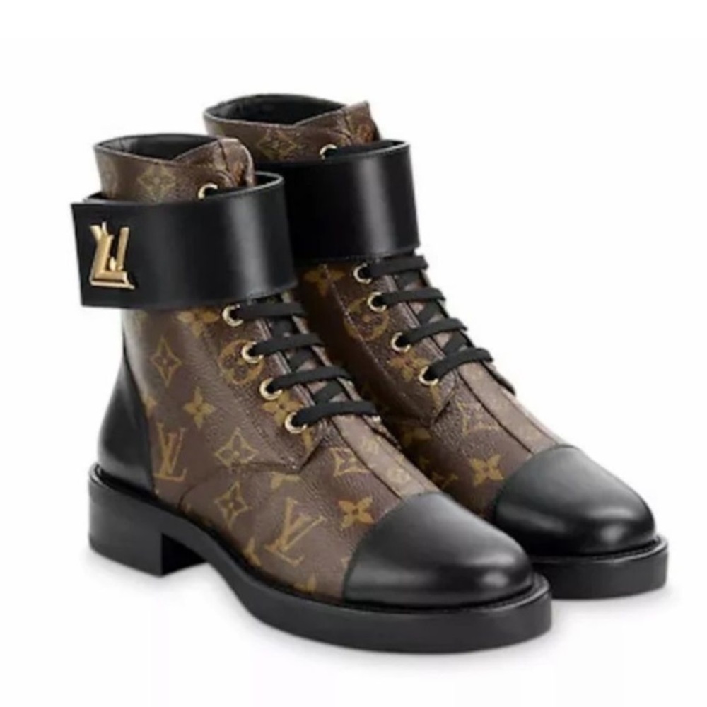 Authentic LV Wonderland Flat Ranger EU size 39 USA 8. In pristine condition.